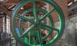 Rapporto Confindustria: si lavora di più ma si guadagna meno