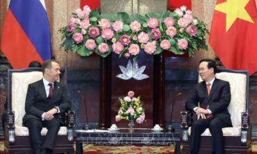 Il Vietnam partecipa al G7 allargato, ma riceve anche Medvedev