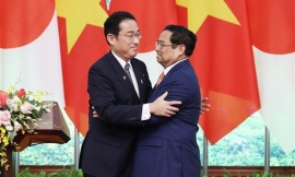 Il Vietnam accoglie il primo ministro giapponese nel giorno della liberazione