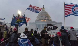 Un mondo all’incontrario o della putrescenza della democrazia borghese