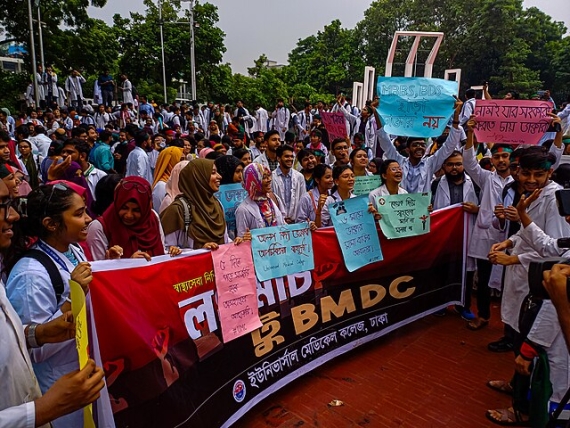 La protesta debole. I movimenti sociali in Italia dalla Pantera ai no global: feat Alessandro Barile