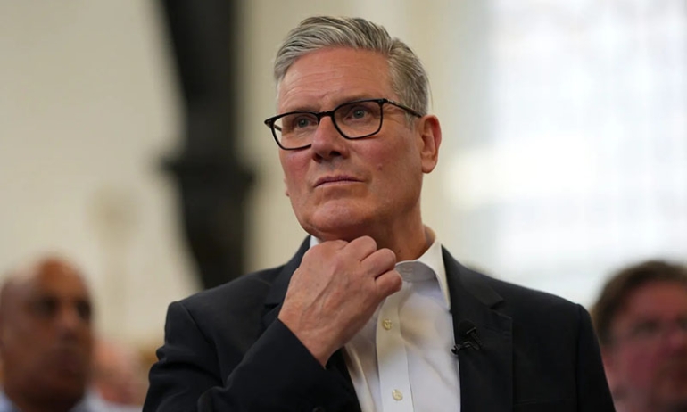 Il crollo del bipartitismo britannico: Starmer travolto tra Reform UK, Verdi e nuove sinistre