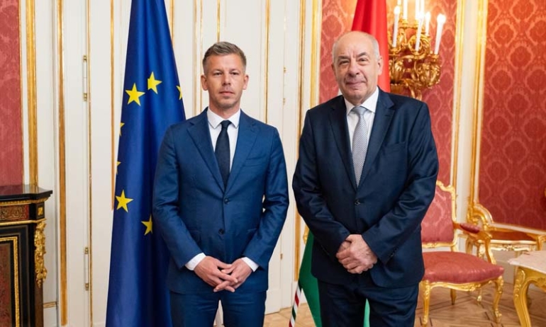Il metodo Orbán senza Orbán: Magyar rimuove Sulyok e conquista lo Stato
