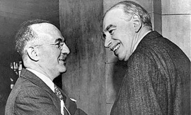 Keynes (a destra) con Harry Dexter White, alto funzionario del Tesoro statunitense e protagonista dei negoziati di Bretton Woods. https://pbs.twimg.com/media/Eb7hPJNXsAE-dox?format=jpg&amp;name=900x900