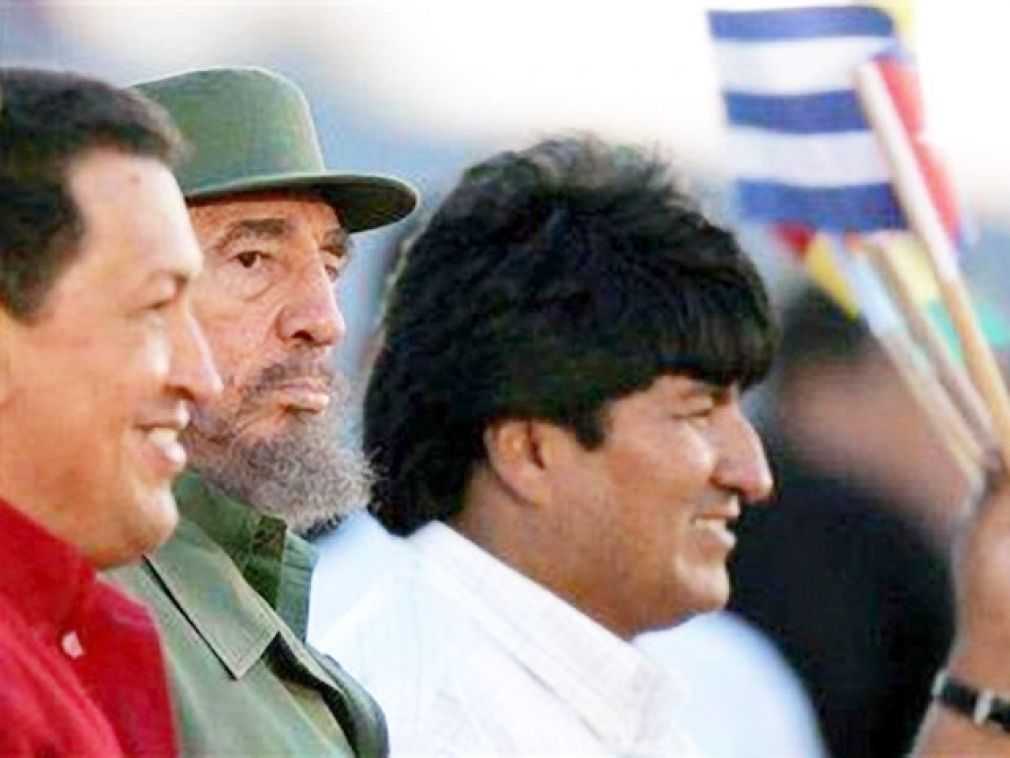 Hugo Chávez, Fidel Castro y Evo Morales en la Plaza de la Revolución de la Habana el sábado 29 de abril de 2006